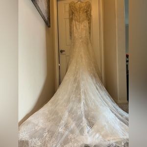 Brand new DEMETRIOUS wedding dress